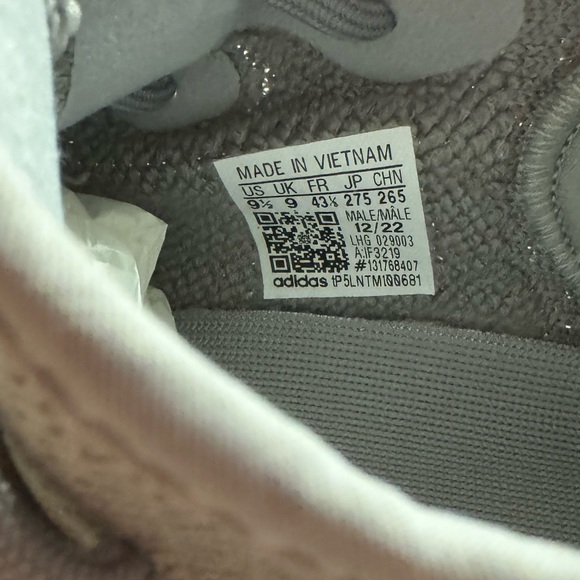 BRAND NIB Yeezy Boost 350 V2 in Steel Grey Sz 9.5 (Yzy by Adidas) - Picture 9 of 16
